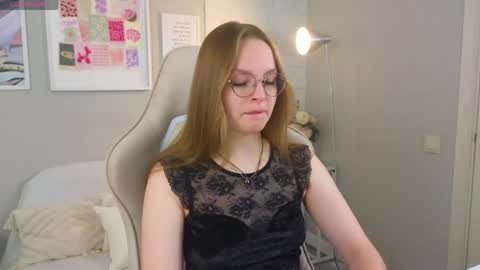 Snapshot of madisonsmitt chatting on 04/20/26, 04:59 Maddy online show from 04/20/26, 04:59