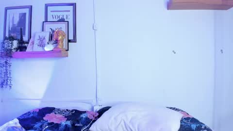 Snapshot of madissonkay chatting on 05/18/26, 07:09 online show from 05/18/26, 07:09