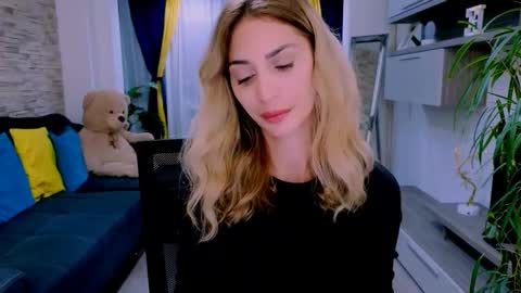 Madye Roberts online show from 10/13/25, 10:32