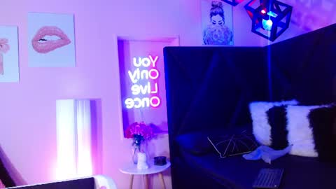 Snapshot of madyy_star chatting on 06/20/26, 08:33 madyy_star online show from 06/20/26, 08:33