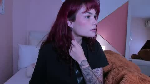 Mae Lyra online show from 11/11/25, 09:37