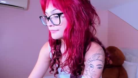 Mae Lyra online show from 01/08/26, 09:17