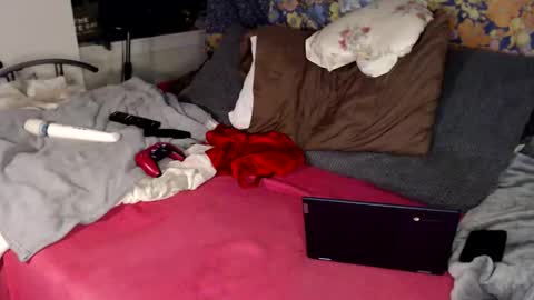 Mae Mariposa  online show from 01/11/26, 05:01