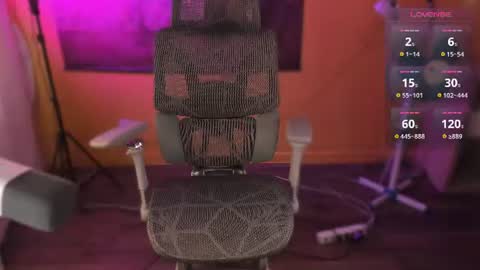 Snapshot of maevee chatting on 06/28/26, 09:59 Maevee online show from 06/28/26, 09:59