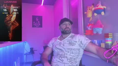 Snapshot of magabear chatting on 01/23/25, 12:14 Magabear online show from 01/23/25, 12:14