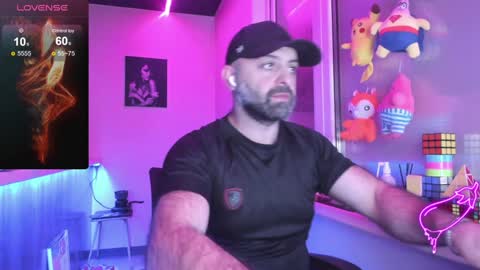 Snapshot of magabear chatting on 01/28/25, 02:32 Magabear online show from 01/28/25, 02:32