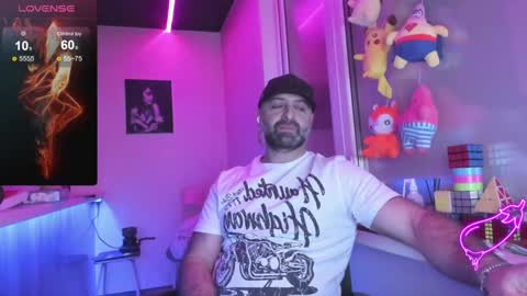 Snapshot of magabear chatting on 02/02/25, 10:02 Magabear online show from 02/02/25, 10:02