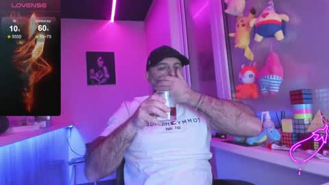 Snapshot of magabear chatting on 02/03/25, 04:14 Magabear online show from 02/03/25, 04:14