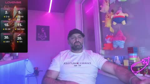 Snapshot of magabear chatting on 02/07/25, 09:04 Magabear online show from 02/07/25, 09:04