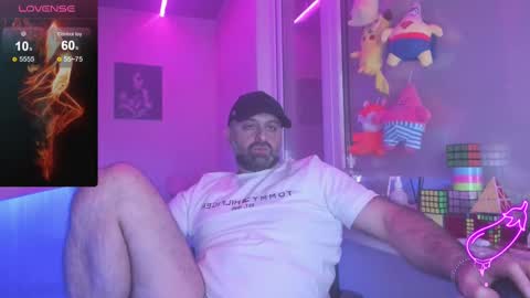 Snapshot of magabear chatting on 02/16/25, 10:43 Magabear online show from 02/16/25, 10:43