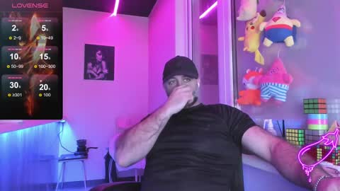 Snapshot of magabear chatting on 02/19/25, 08:33 Magabear online show from 02/19/25, 08:33