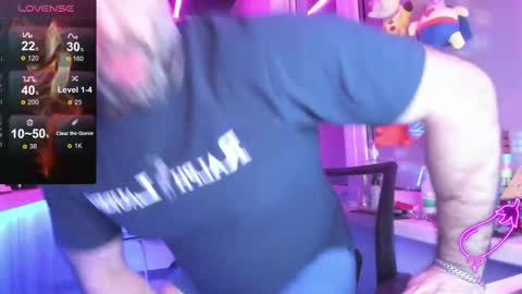 Snapshot of magabear chatting on 02/23/25, 09:05 Magabear online show from 02/23/25, 09:05