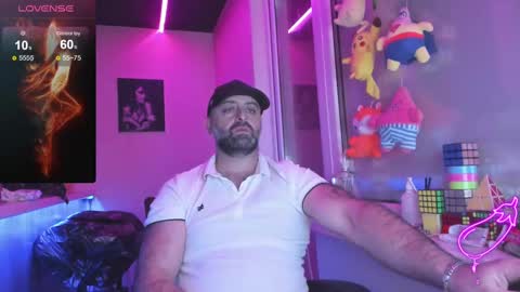 Snapshot of magabear chatting on 03/03/25, 12:04 Magabear online show from 03/03/25, 12:04