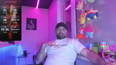 Snapshot of magabear chatting on 03/12/25, 09:55 Magabear online show from 03/12/25, 09:55