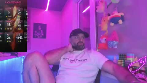 Snapshot of magabear chatting on 03/12/25, 08:52 Magabear online show from 03/12/25, 08:52