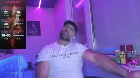 Snapshot of magabear chatting on 09/13/25, 08:19 Magabear online show from 09/13/25, 08:19