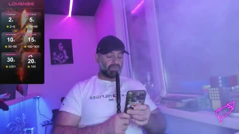 Snapshot of magabear chatting on 09/17/25, 09:33 Magabear online show from 09/17/25, 09:33