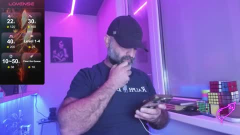 Snapshot of magabear chatting on 09/19/25, 07:14 Magabear online show from 09/19/25, 07:14