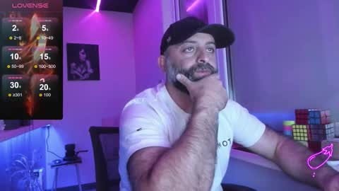 Snapshot of magabear chatting on 09/21/25, 03:02 Magabear online show from 09/21/25, 03:02