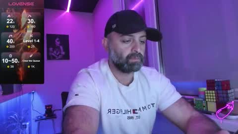 Snapshot of magabear chatting on 09/22/25, 03:19 Magabear online show from 09/22/25, 03:19