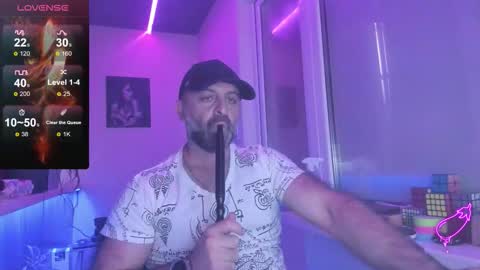 Snapshot of magabear chatting on 09/24/25, 07:44 Magabear online show from 09/24/25, 07:44