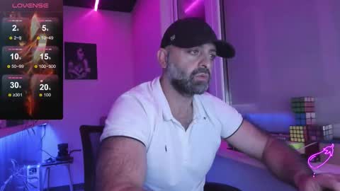 Snapshot of magabear chatting on 09/25/25, 05:33 Magabear online show from 09/25/25, 05:33