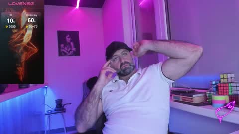 Snapshot of magabear chatting on 09/29/25, 07:30 Magabear online show from 09/29/25, 07:30