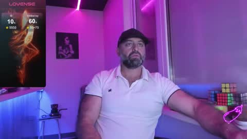 Snapshot of magabear chatting on 10/05/25, 09:29 Magabear online show from 10/05/25, 09:29