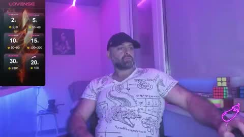 Snapshot of magabear chatting on 10/12/25, 01:15 Magabear online show from 10/12/25, 01:15