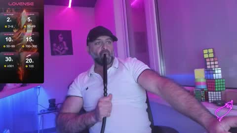 Snapshot of magabear chatting on 10/14/25, 06:20 Magabear online show from 10/14/25, 06:20