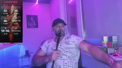 Snapshot of magabear chatting on 10/15/25, 08:14 Magabear online show from 10/15/25, 08:14