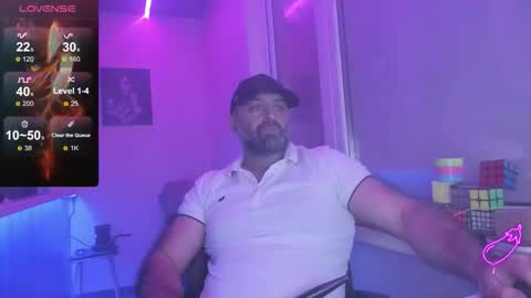 Snapshot of magabear chatting on 10/17/25, 09:28 Magabear online show from 10/17/25, 09:28