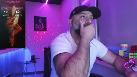 Snapshot of magabear chatting on 10/18/25, 10:16 Magabear online show from 10/18/25, 10:16