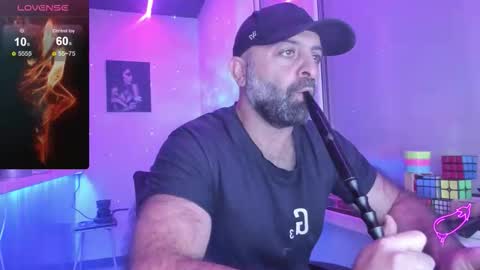 Snapshot of magabear chatting on 10/19/25, 08:20 Magabear online show from 10/19/25, 08:20