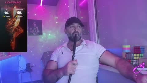 Snapshot of magabear chatting on 10/24/25, 07:21 Magabear online show from 10/24/25, 07:21