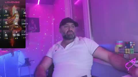 Snapshot of magabear chatting on 10/29/25, 02:25 Magabear online show from 10/29/25, 02:25