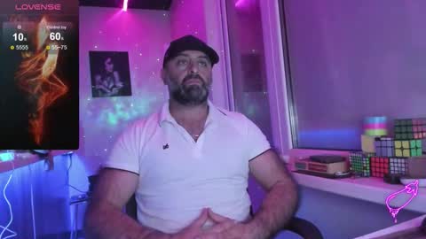 Snapshot of magabear chatting on 10/29/25, 09:27 Magabear online show from 10/29/25, 09:27