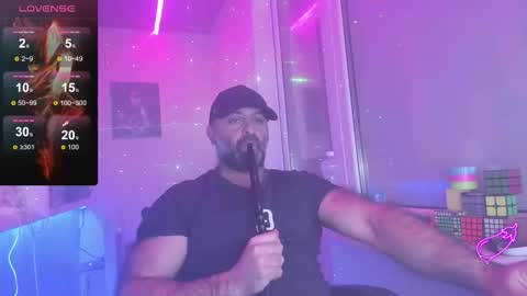 Snapshot of magabear chatting on 10/31/25, 09:27 Magabear online show from 10/31/25, 09:27