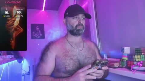 Snapshot of magabear chatting on 11/04/25, 03:44 Magabear online show from 11/04/25, 03:44