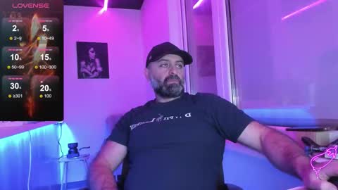 Snapshot of magabear chatting on 11/10/25, 11:42 Magabear online show from 11/10/25, 11:42