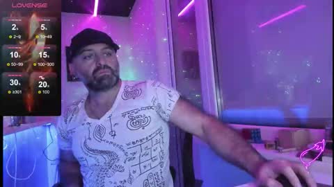 Snapshot of magabear chatting on 11/17/25, 02:28 Magabear online show from 11/17/25, 02:28