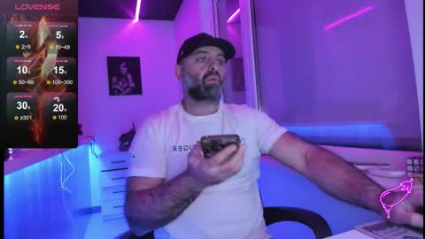 Snapshot of magabear chatting on 11/22/25, 08:46 Magabear online show from 11/22/25, 08:46