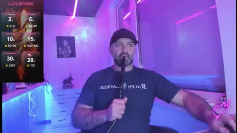 Snapshot of magabear chatting on 11/23/25, 08:41 Magabear online show from 11/23/25, 08:41