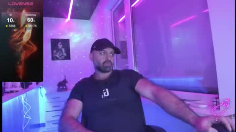 Snapshot of magabear chatting on 11/24/25, 12:05 Magabear online show from 11/24/25, 12:05