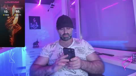 Snapshot of magabear chatting on 11/26/25, 08:54 Magabear online show from 11/26/25, 08:54