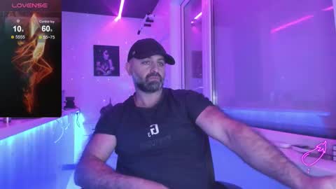 Snapshot of magabear chatting on 11/29/25, 10:07 Magabear online show from 11/29/25, 10:07