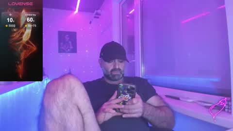 Snapshot of magabear chatting on 11/29/25, 11:08 Magabear online show from 11/29/25, 11:08