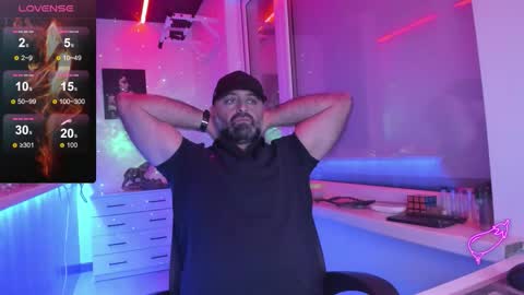 Snapshot of magabear chatting on 12/13/25, 07:53 Magabear online show from 12/13/25, 07:53