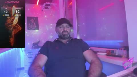 Snapshot of magabear chatting on 12/14/25, 08:24 Magabear online show from 12/14/25, 08:24