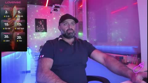 Snapshot of magabear chatting on 12/17/25, 08:20 Magabear online show from 12/17/25, 08:20